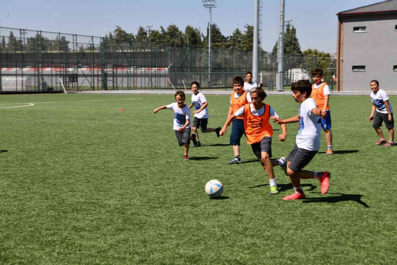 Balıkesirli gençlerin yaz tatili hareketli geçiyor