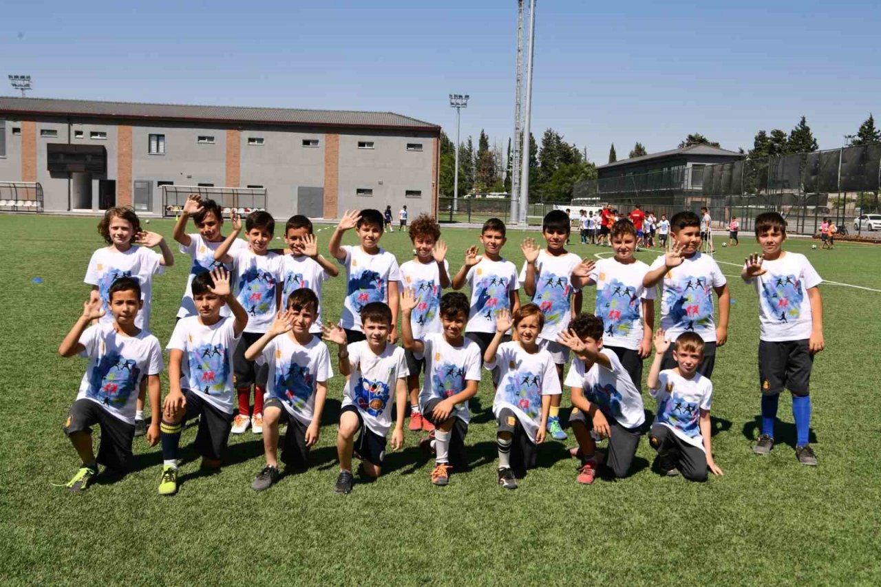 Balıkesirli gençlerin yaz tatili hareketli geçiyor