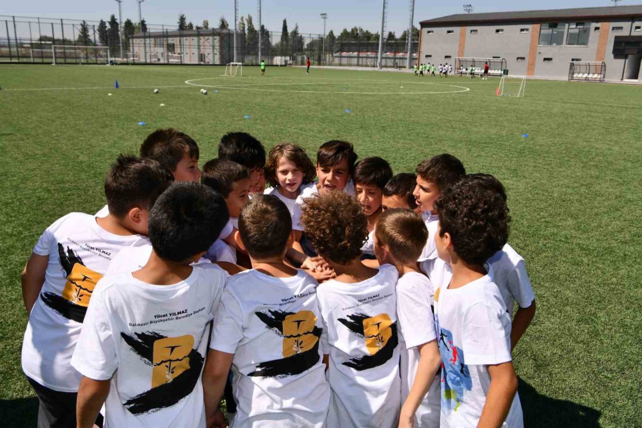 Balıkesirli gençlerin yaz tatili hareketli geçiyor