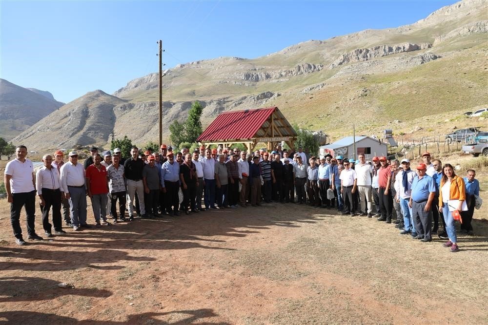 Başkan Yücel’den 23 yaylaya hizmet