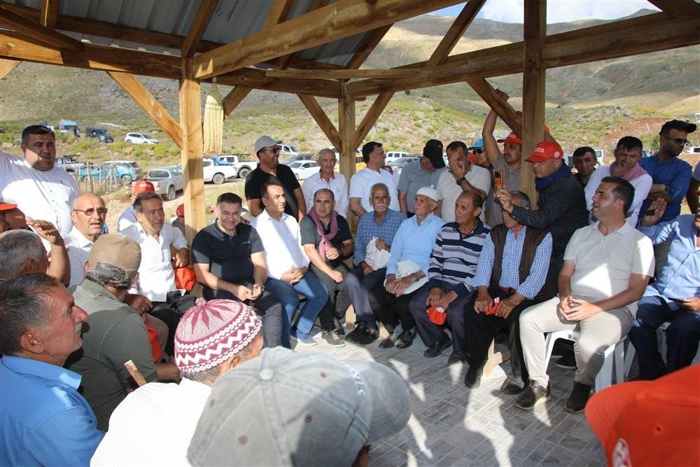 Başkan Yücel’den 23 yaylaya hizmet