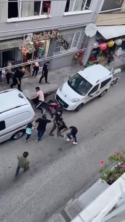 ’Yan baktın’ meselesinde sokak ringe döndü, yumruklar havada uçuştu