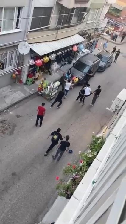 ’Yan baktın’ meselesinde sokak ringe döndü, yumruklar havada uçuştu