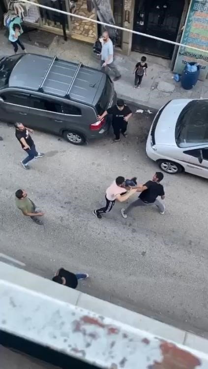 ’Yan baktın’ meselesinde sokak ringe döndü, yumruklar havada uçuştu