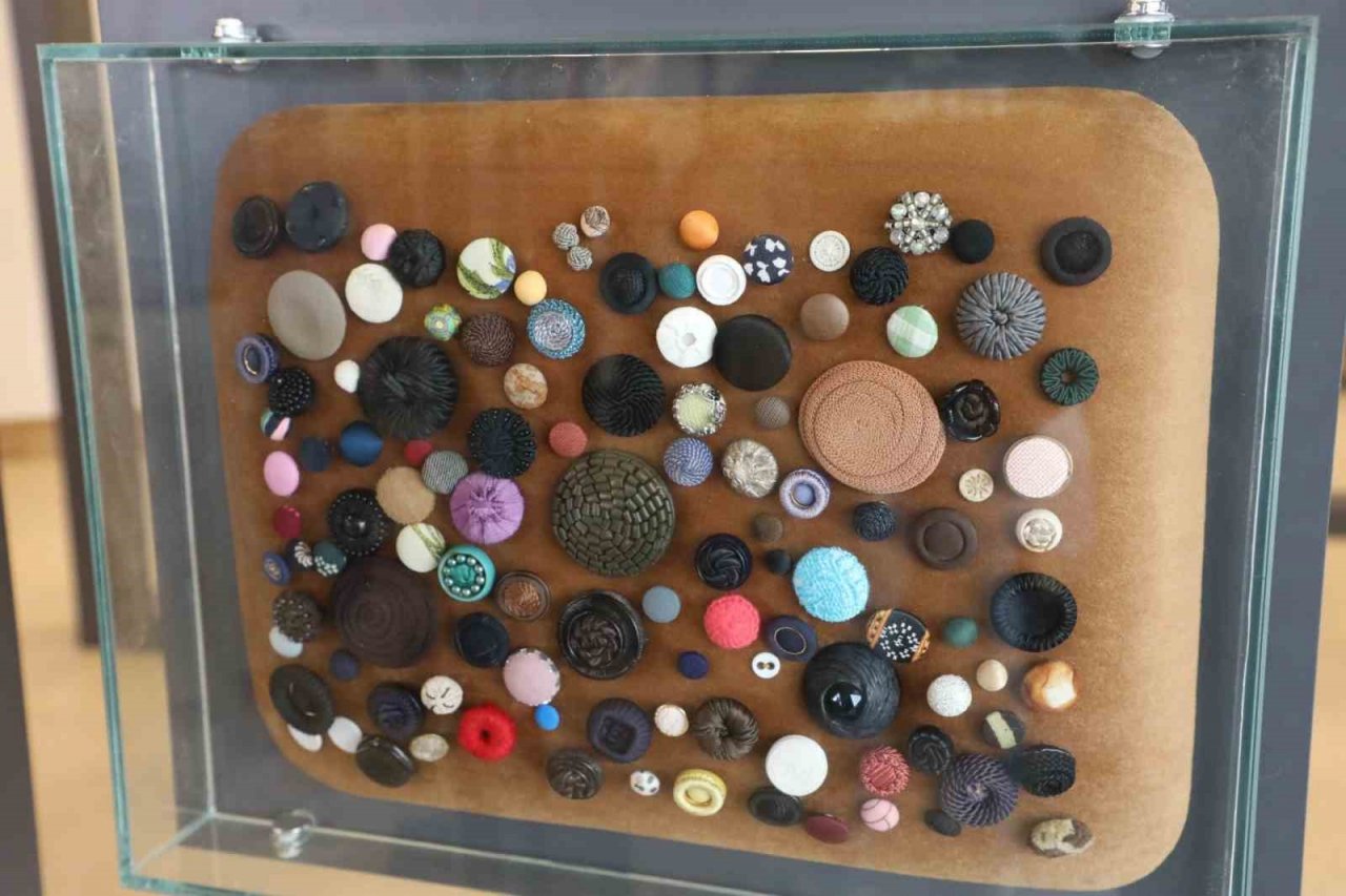 Büyükçekmece’de açılan “Nazif’in Düğmeleri’’ ve “Ritmin 100’ü Enstrüman" sergileri yoğun ilgi gördü