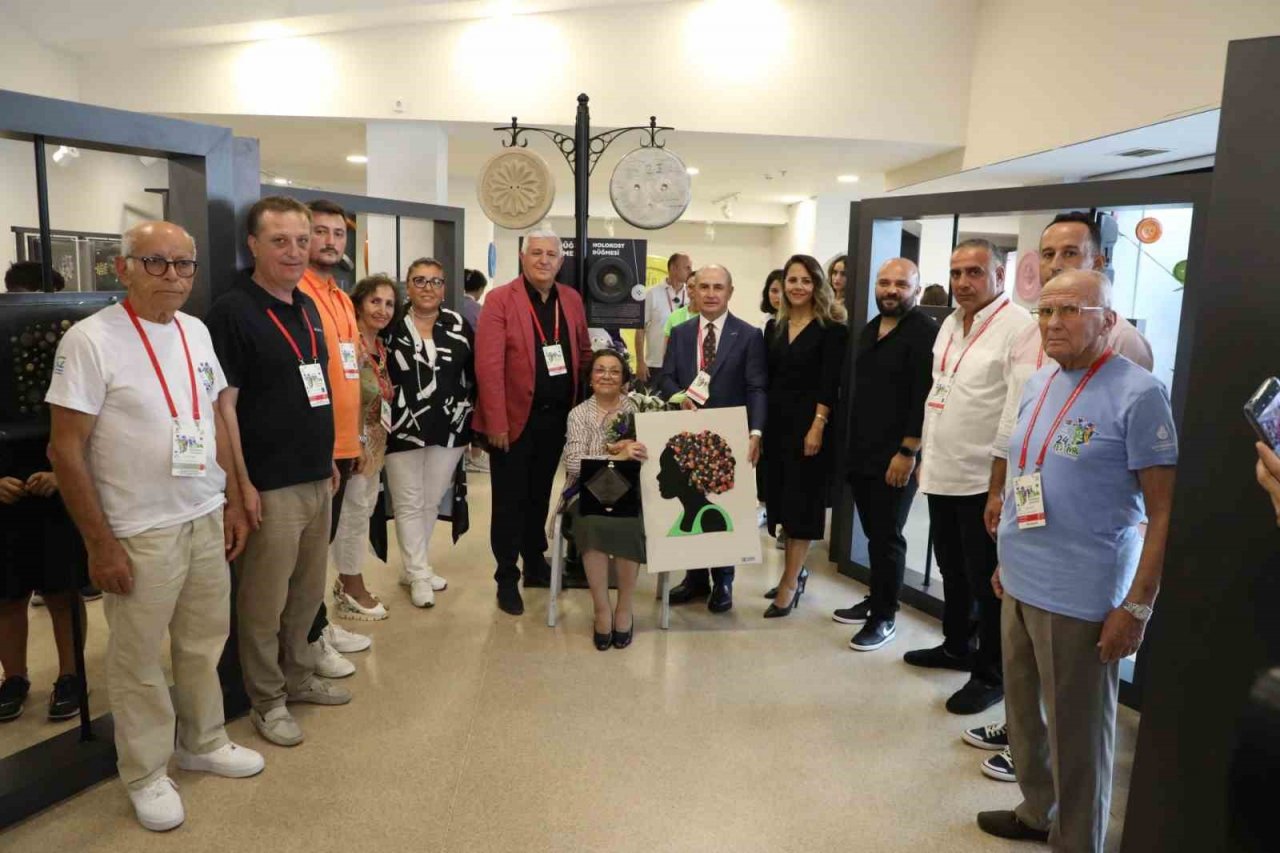 Büyükçekmece’de açılan “Nazif’in Düğmeleri’’ ve “Ritmin 100’ü Enstrüman" sergileri yoğun ilgi gördü