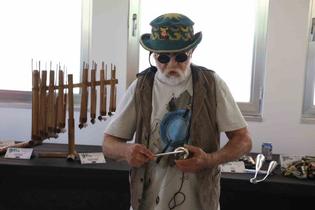 Büyükçekmece’de açılan “Nazif’in Düğmeleri’’ ve “Ritmin 100’ü Enstrüman" sergileri yoğun ilgi gördü