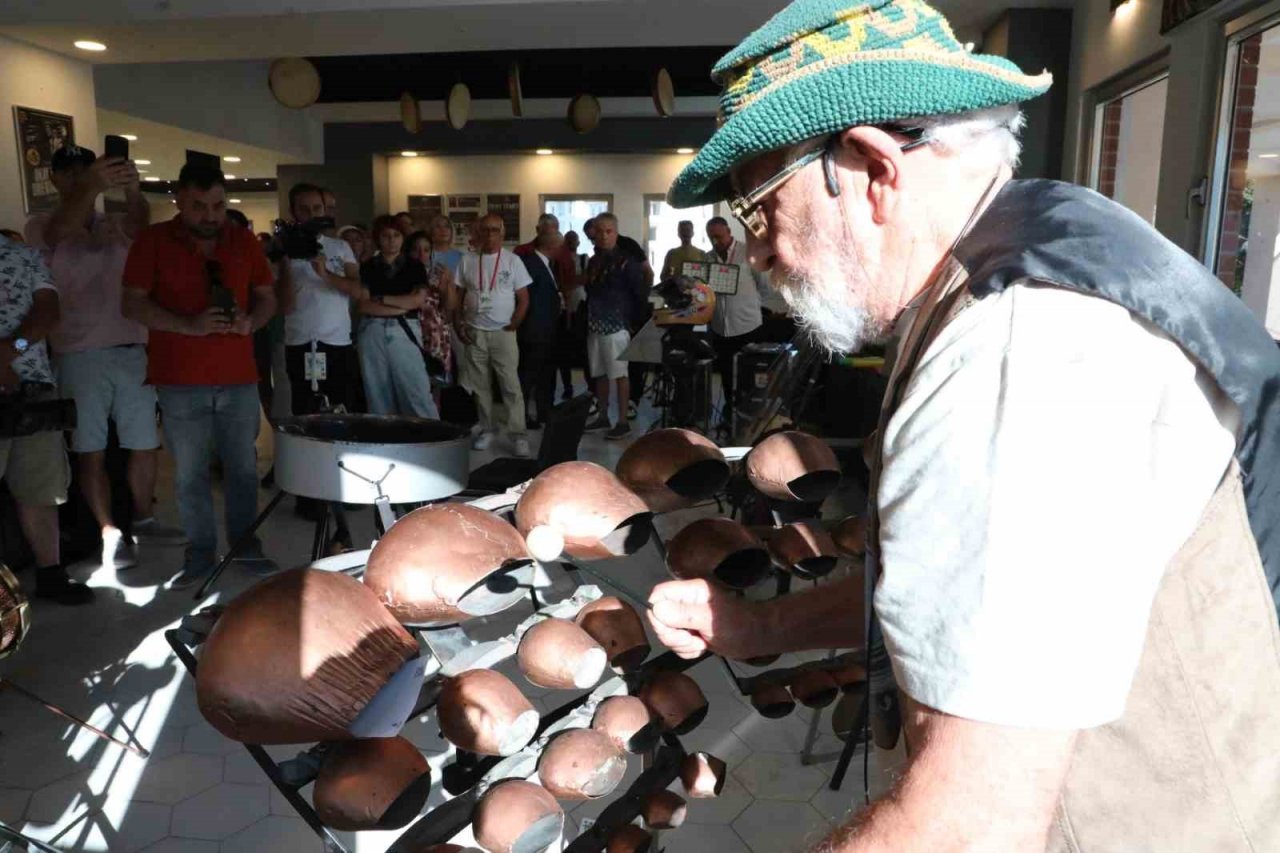 Büyükçekmece’de açılan “Nazif’in Düğmeleri’’ ve “Ritmin 100’ü Enstrüman" sergileri yoğun ilgi gördü