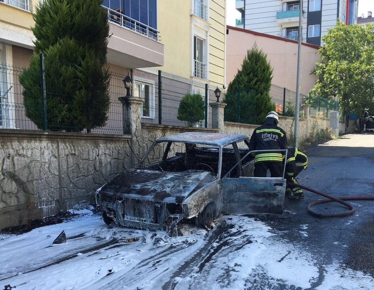 Çorlu’da otomobil cayır cayır yandı