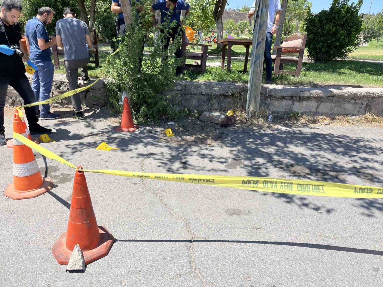 Diyarbakır’da iki esnaf arasında silahlı park kavgası: 2 yaralı