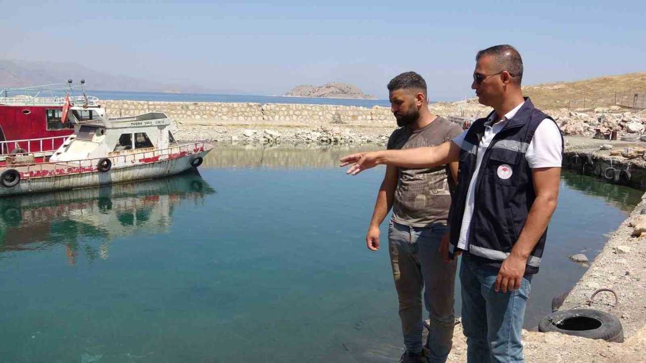 Van Gölü’nde 10 balıkçı barınağının kuraklıktan etkilendiği tespit edildi