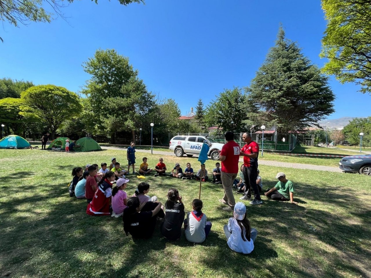 Minik öğrenciler afet farkındalık kampında