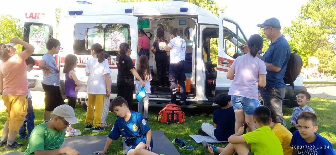 Minik öğrenciler afet farkındalık kampında