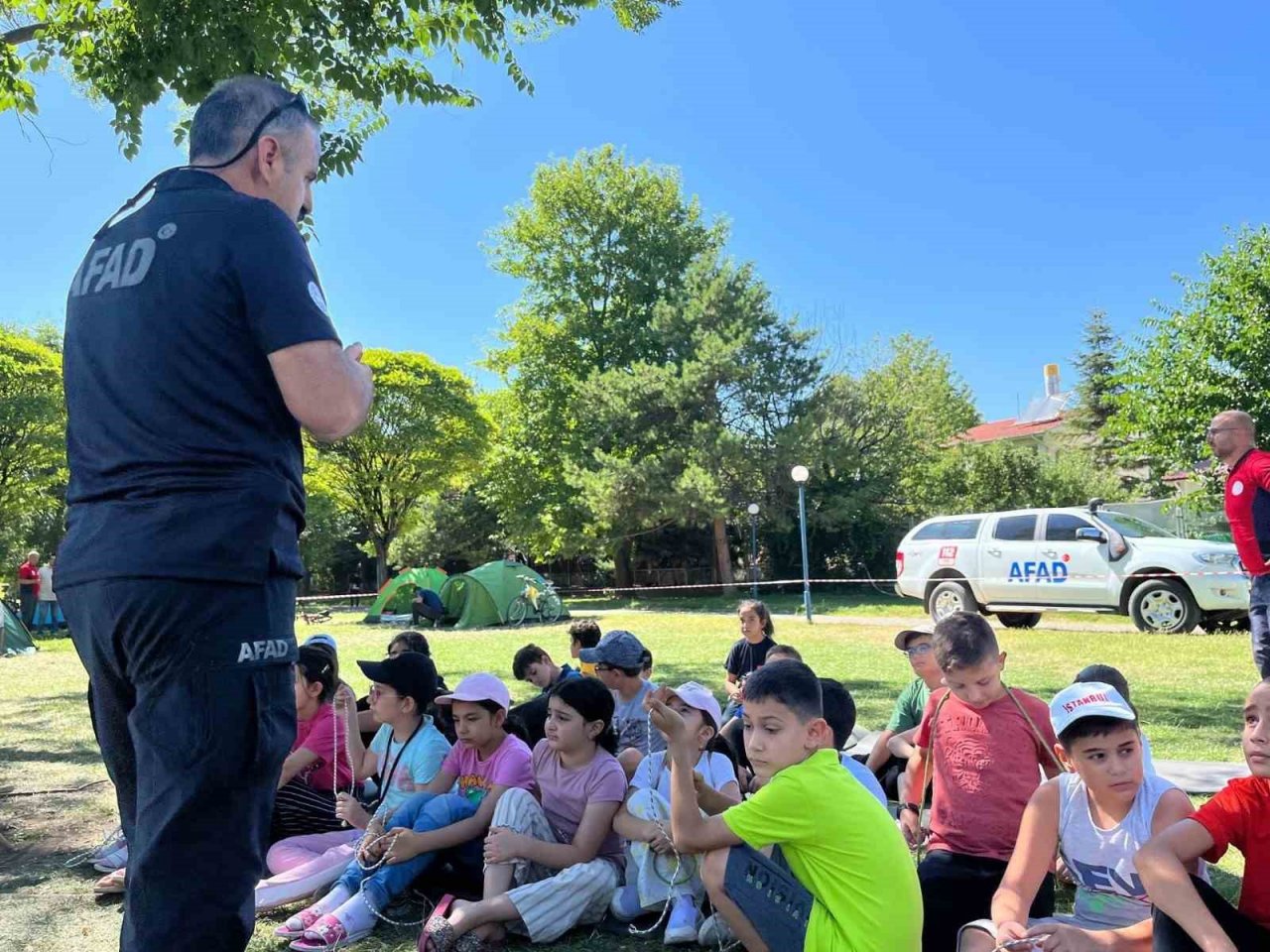 Minik öğrenciler afet farkındalık kampında