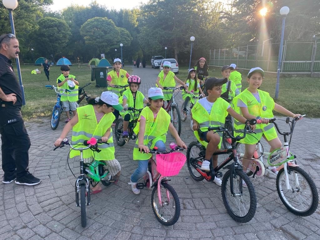 Minik öğrenciler afet farkındalık kampında