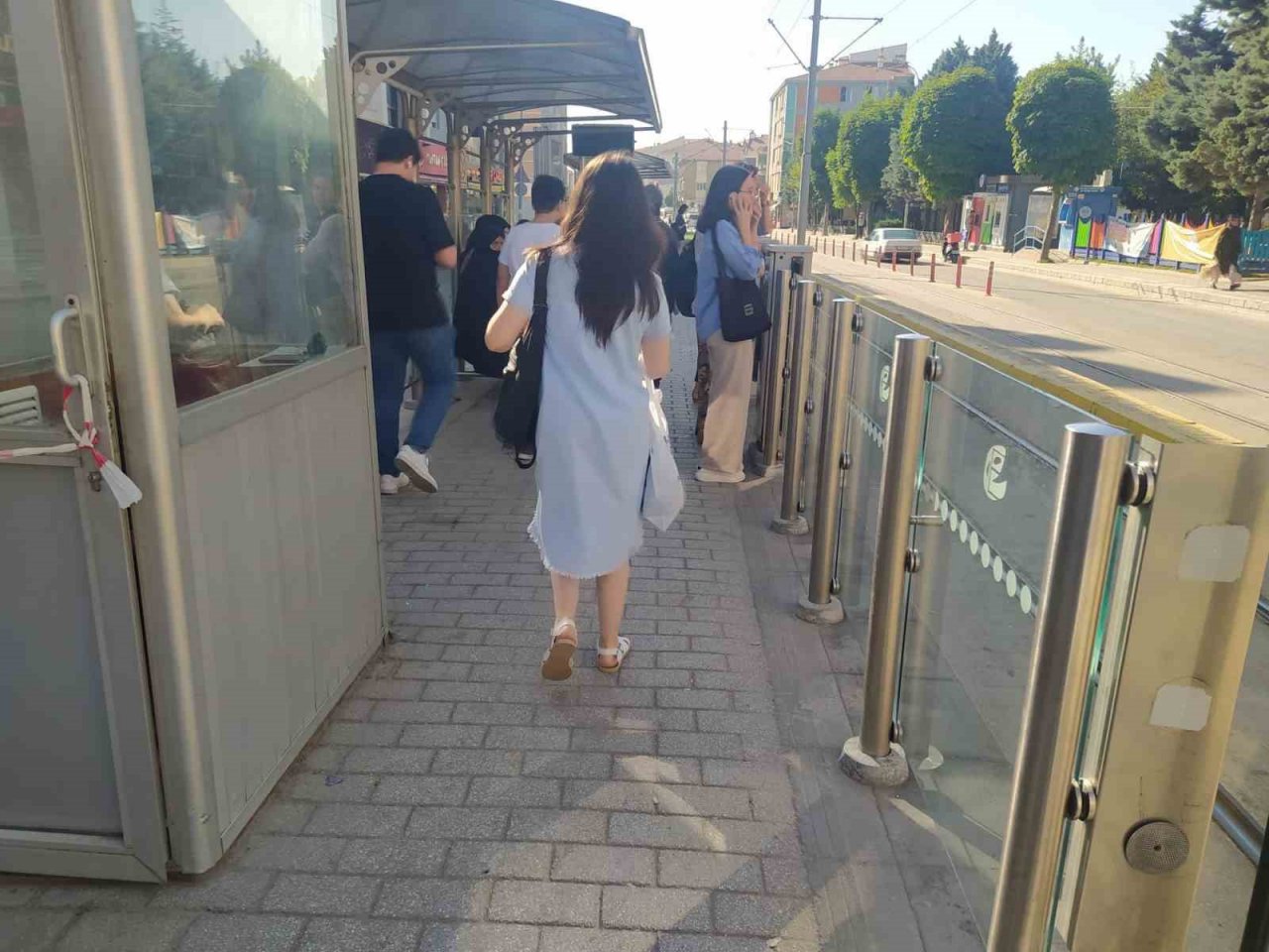 75. Yıl ve Emek mahallesindeki vatandaşlar ulaşım sorunlarının çözülmesini bekliyor