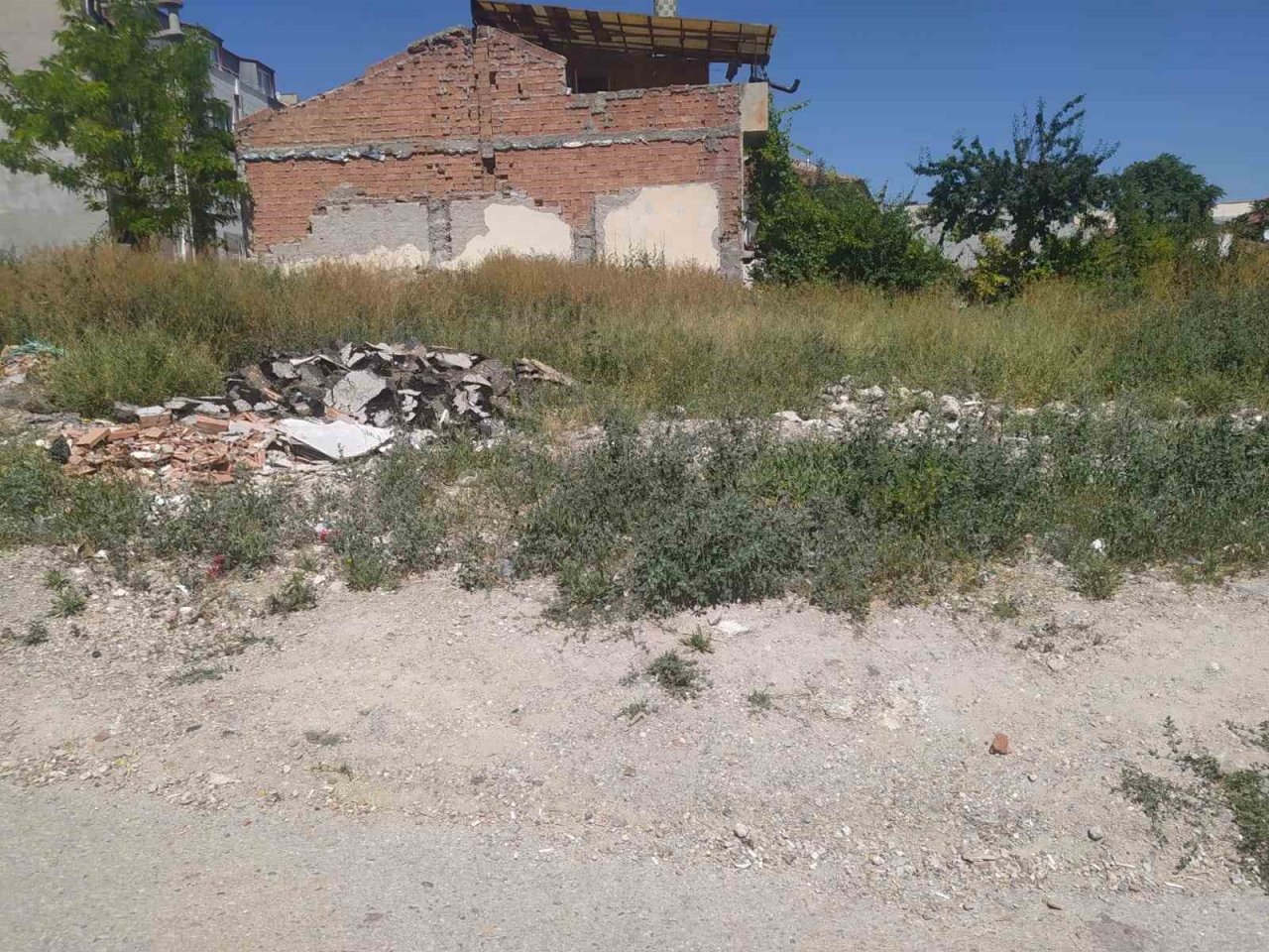 Emek mahallesinde moloz dökümü isyanı