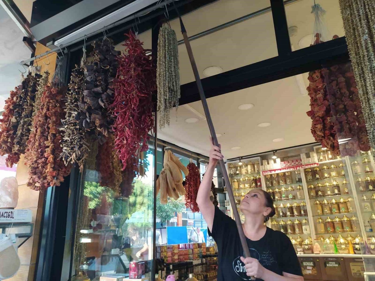 Eskişehir’de hava sıcakları sebze kurutma sezonunu başlattı