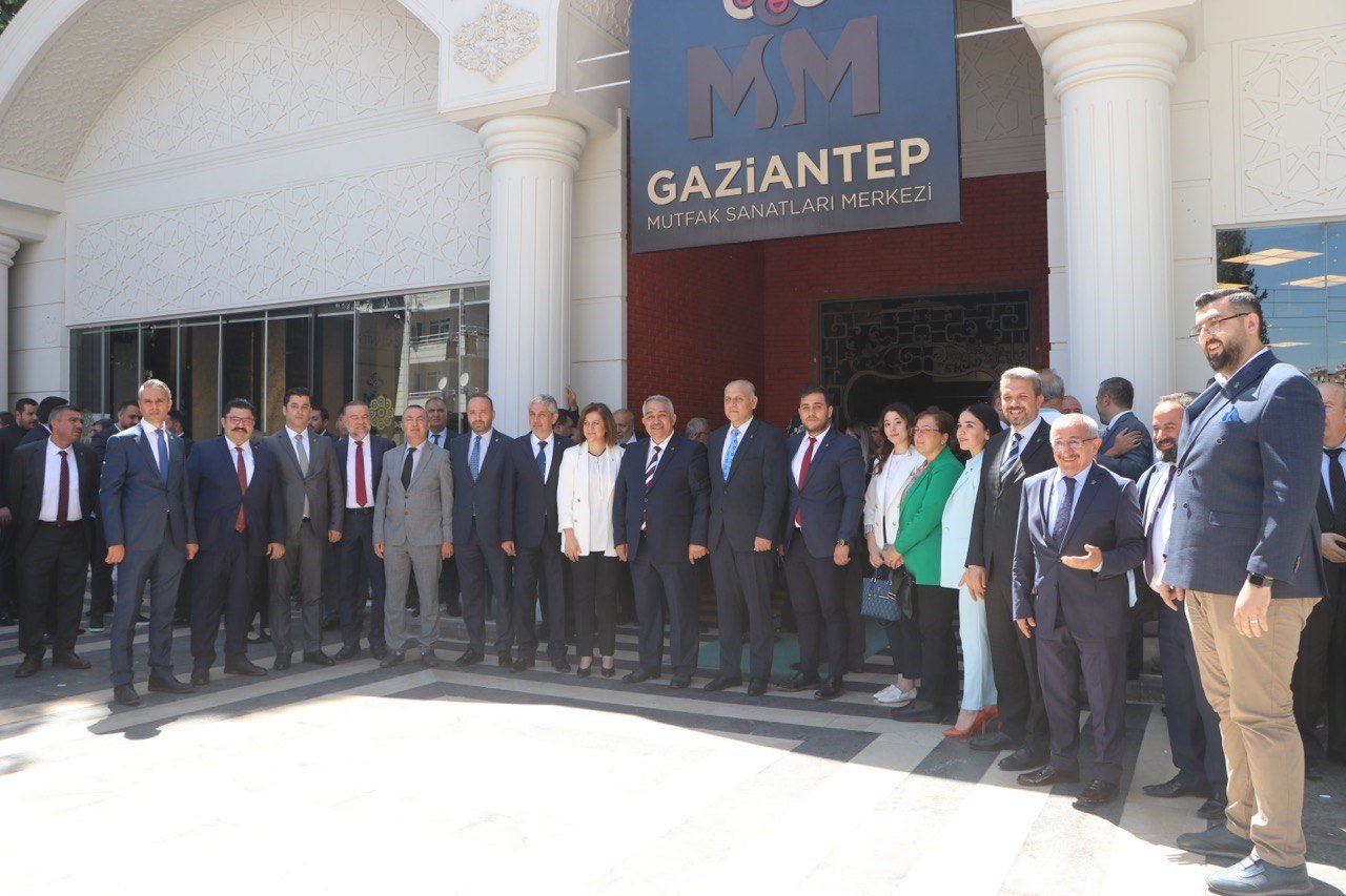 Gaziantep’te Ak Parti’nin yeni yönetimi açıklandı
