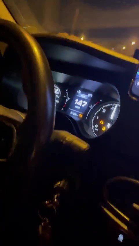 Ataşehir’de yarışırcasına hızla ilerleyen hafriyat kamyonu kamerada