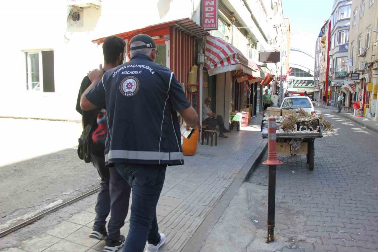 Düzensiz göçmenlere eş zamanlı uygulama