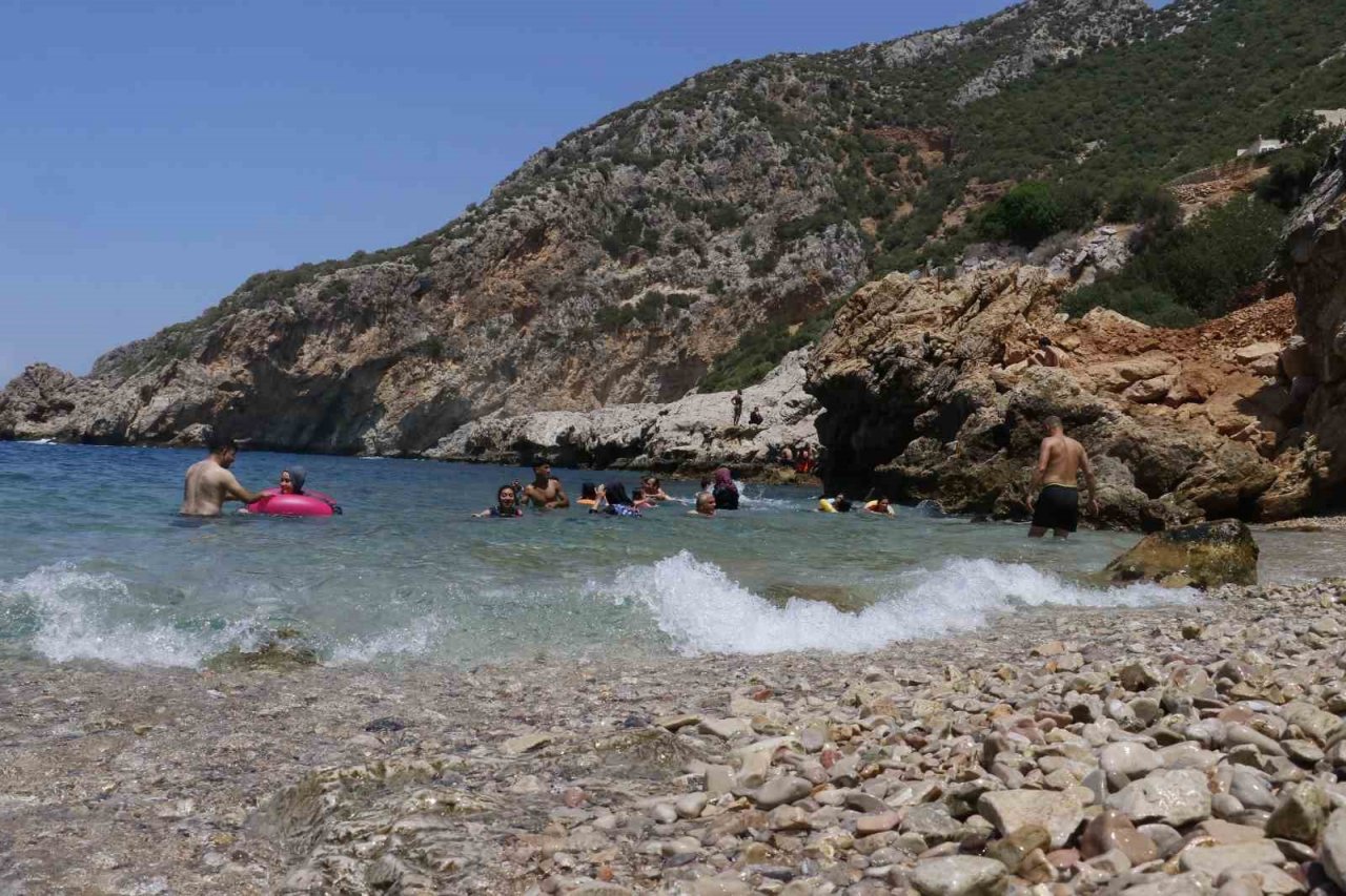 Bir dönem korsanlar gizlenmiş, gizli cennet Karamağara kendine hayran bırakıyor