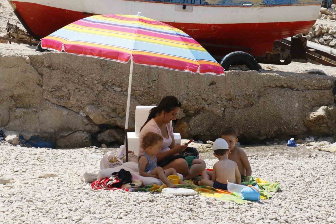 Bir dönem korsanlar gizlenmiş, gizli cennet Karamağara kendine hayran bırakıyor