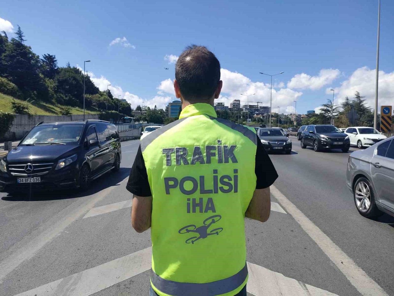 İstanbul’da dron destekli trafik denetimi: Kemer takmayan sürücülere ceza yağdı