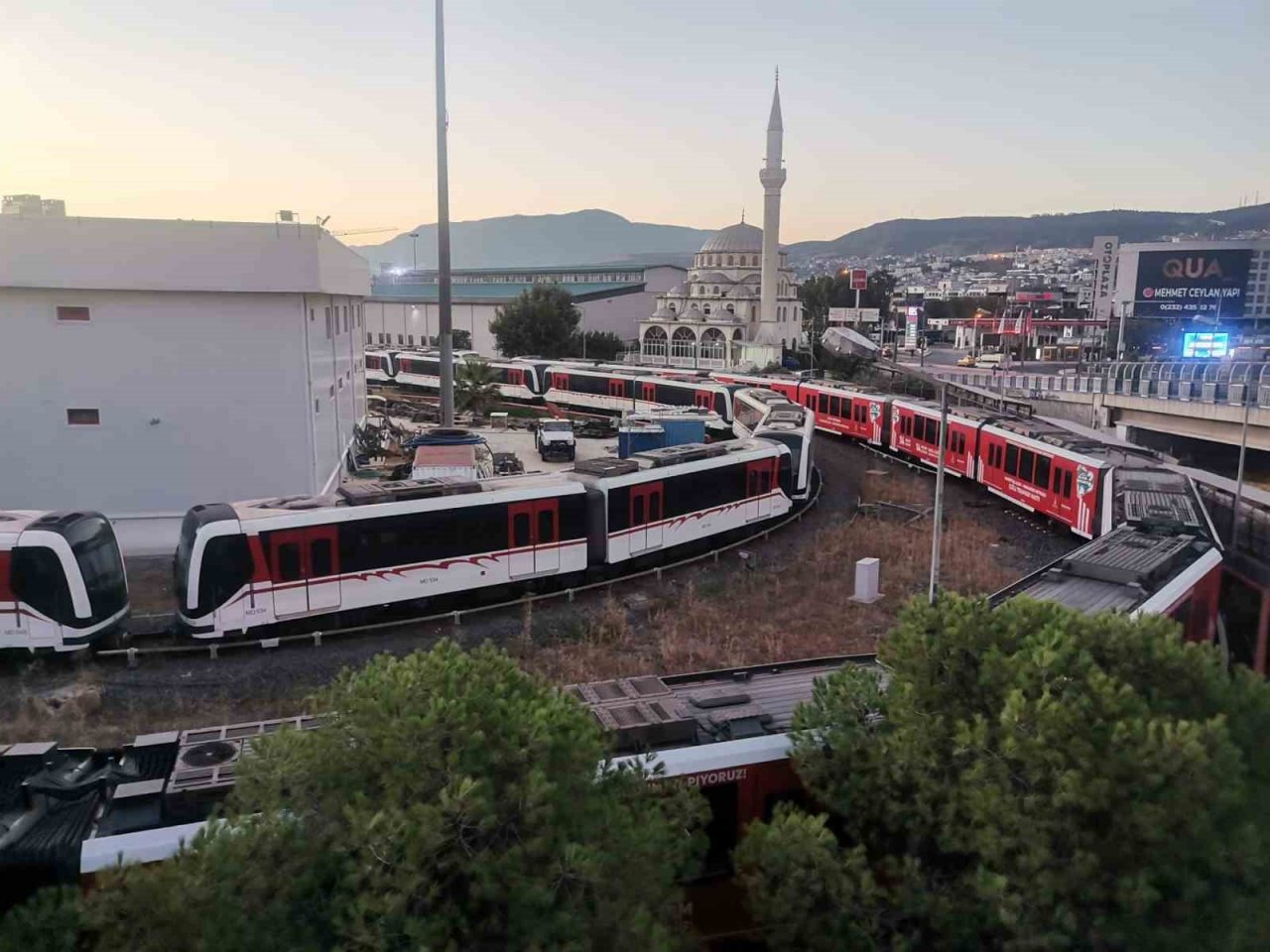 İzmir’de metro ve tramvay çalışanları greve gitti