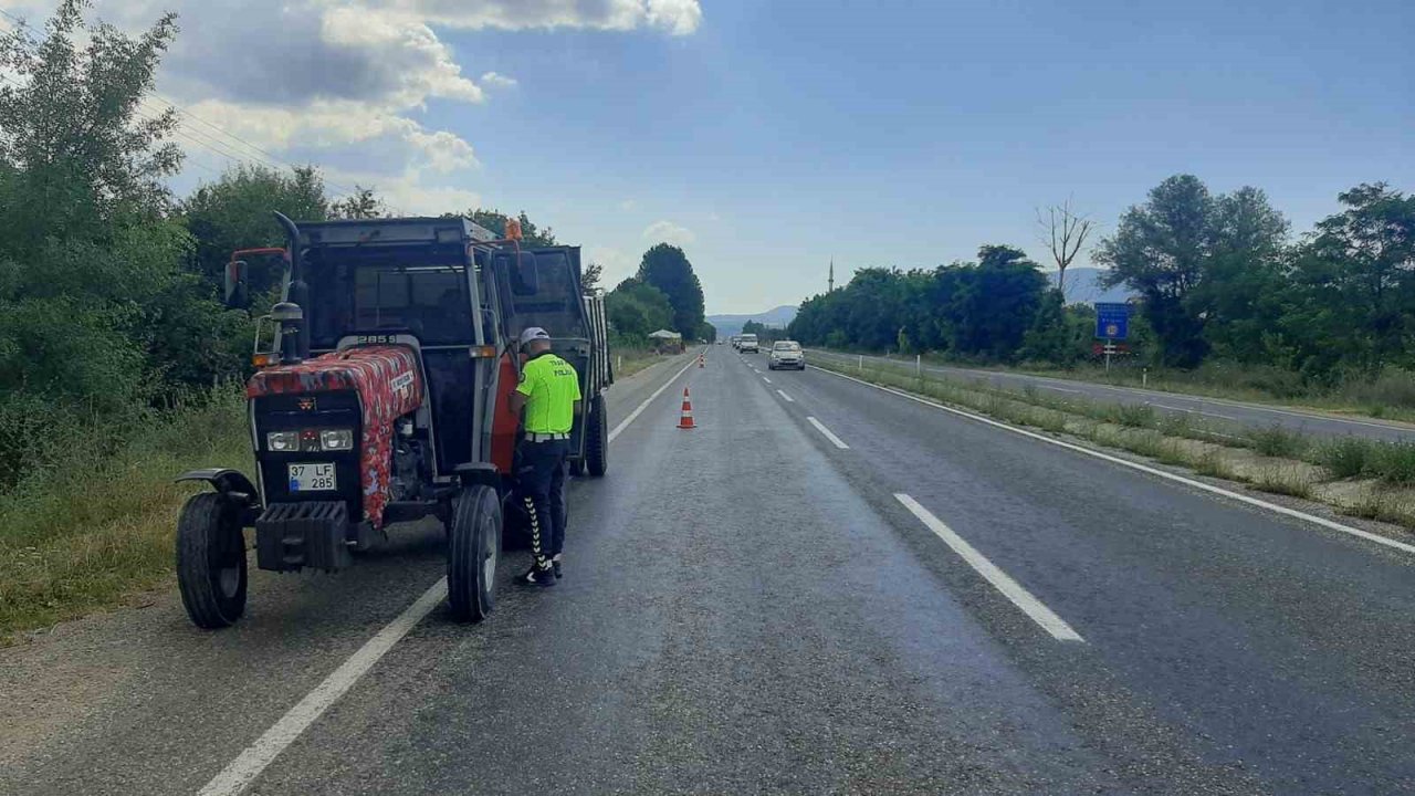 Traktör sürücülerine reflektör denetimi