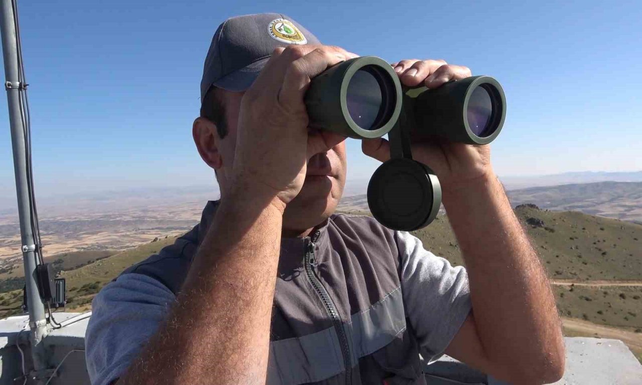 Keskin gözler yeşil doğanın üzerinde: Bin 760 rakımlı zirvede yangın nöbeti tutuyorlar