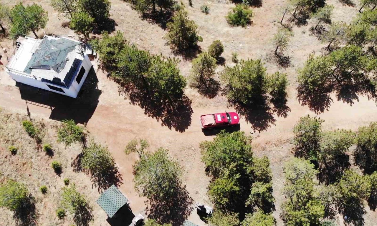 Keskin gözler yeşil doğanın üzerinde: Bin 760 rakımlı zirvede yangın nöbeti tutuyorlar