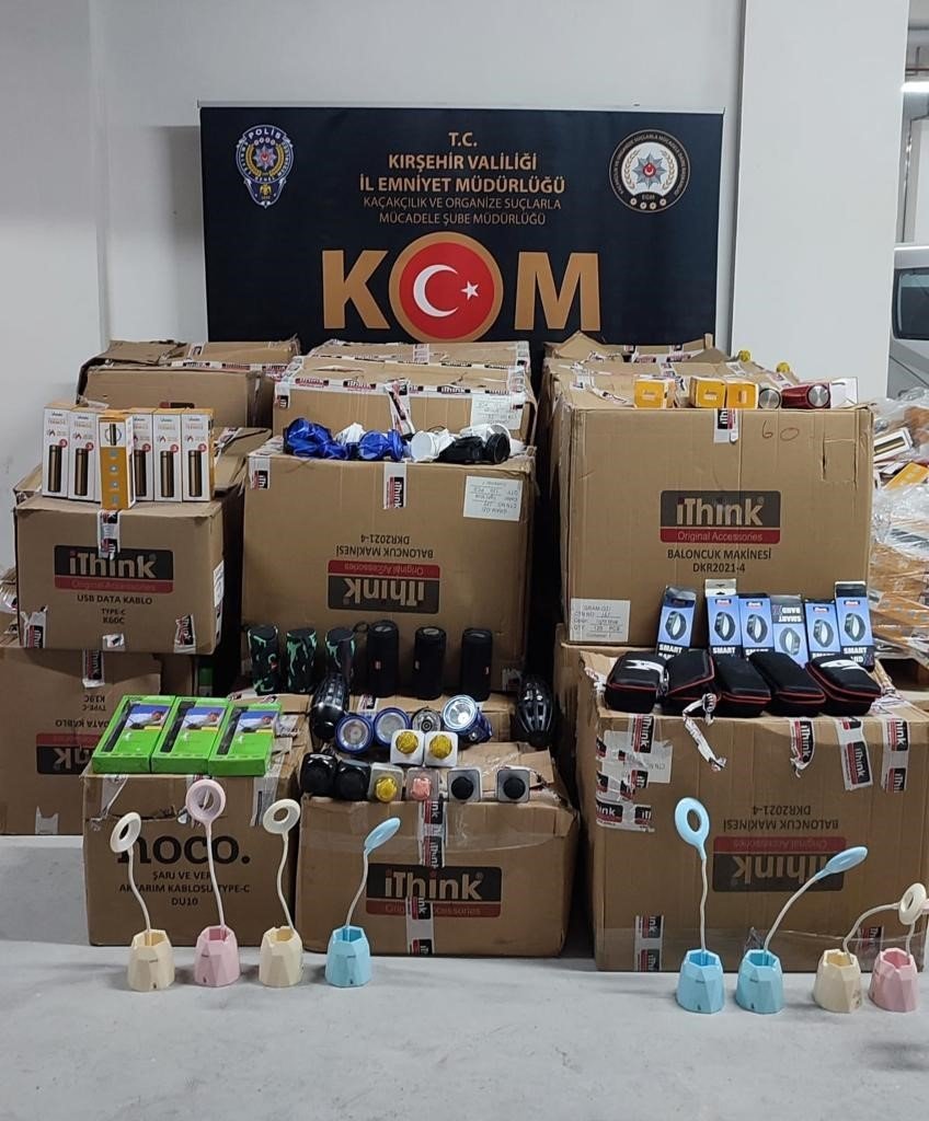 Kırşehir’de kaçakçılık operasyonu: 7 bin 433 ürün ele geçirildi
