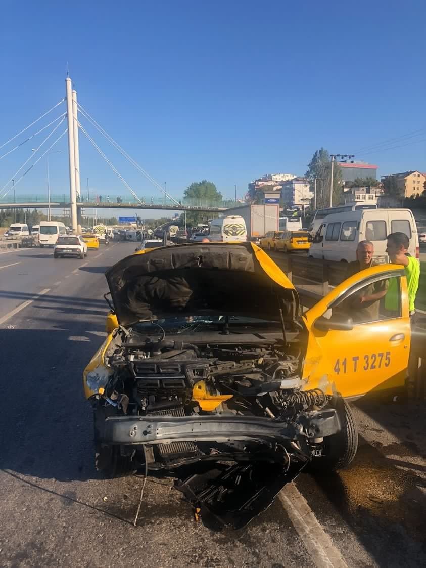 Paramparça olan araçlardan sağ çıktılar