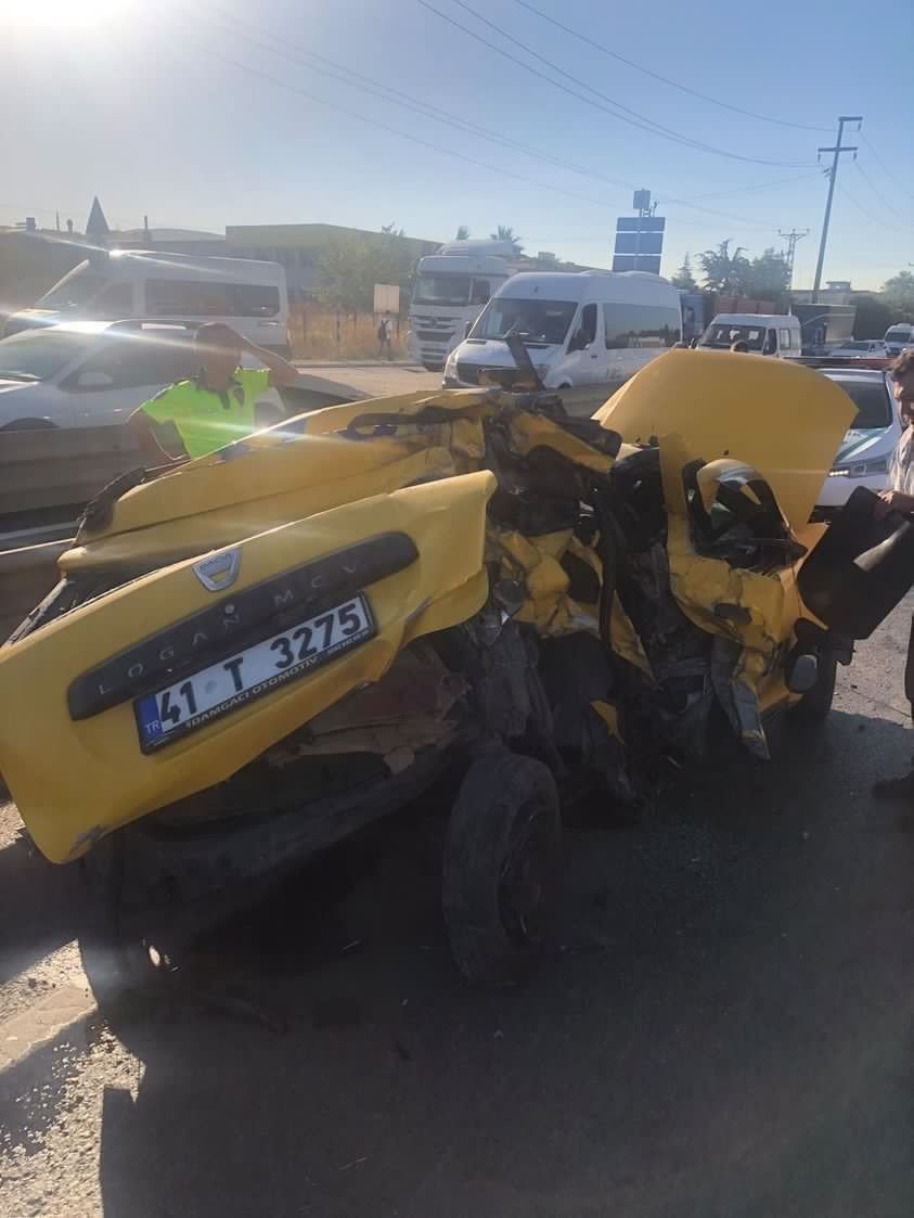 Paramparça olan araçlardan sağ çıktılar