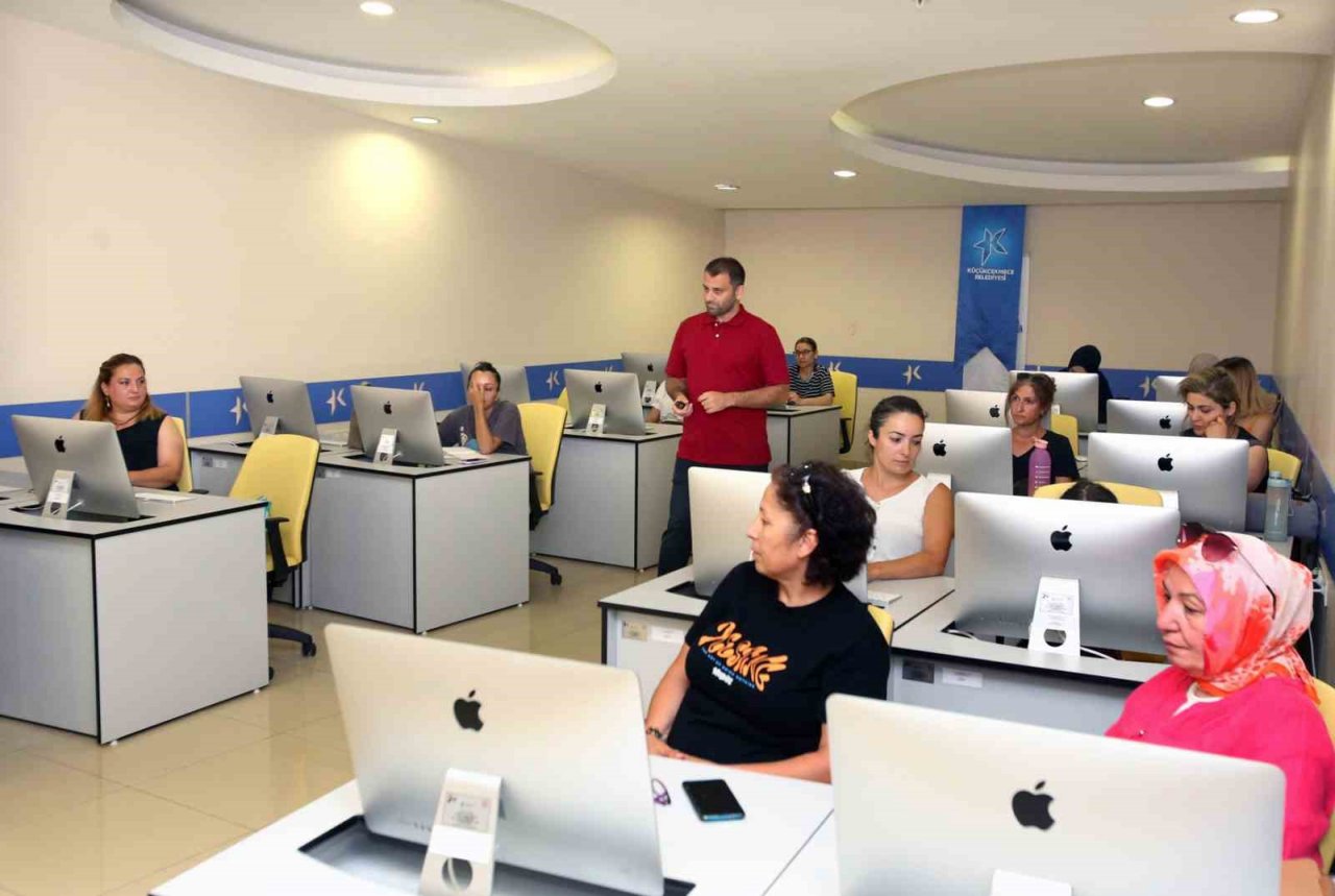 Küçükçekmece Belediyesi, teknoloji meraklılarının yolunu aydınlatmaya devam ediyor