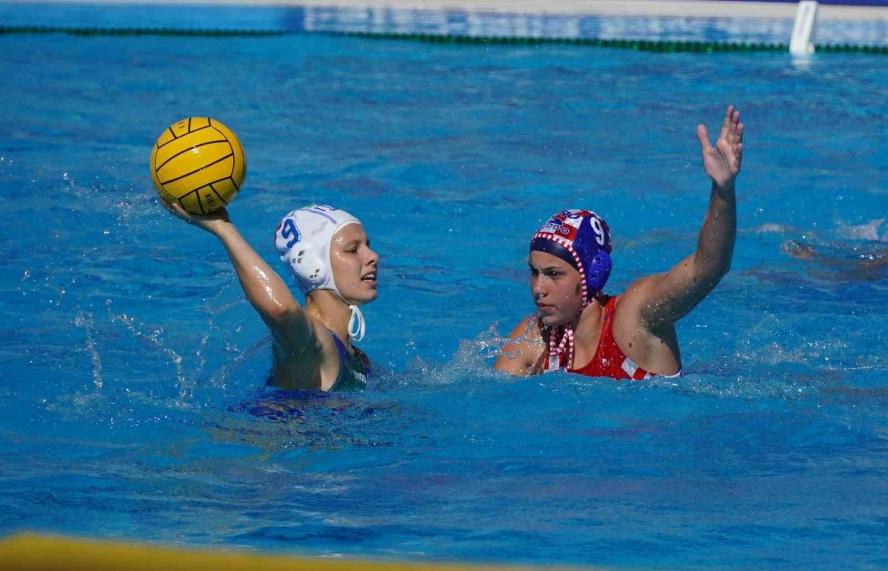 U17 Milli Kadın Sutopu Takımı 3’te 3 yaptı