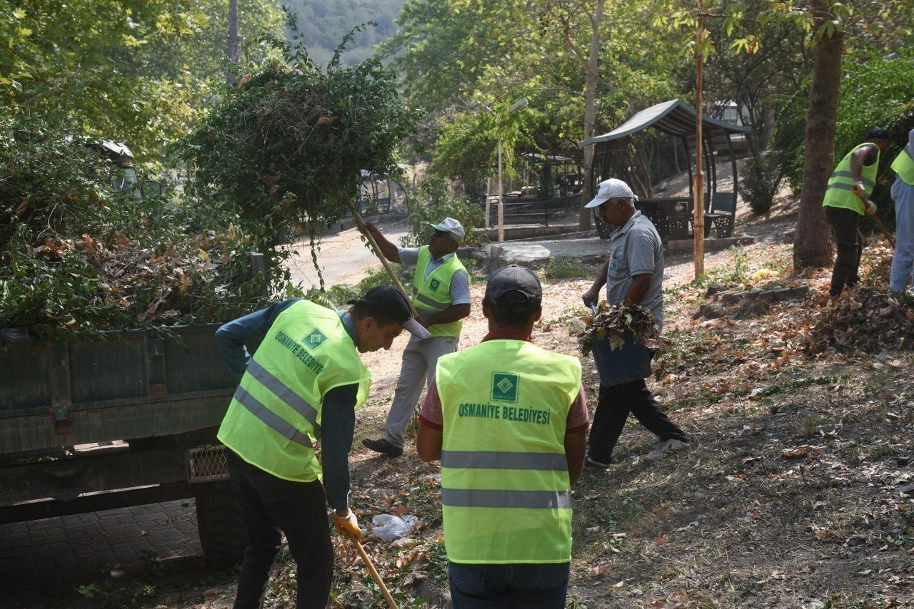 Osmaniye’de mesire alanları ve mahallelerde temizlik çalışması