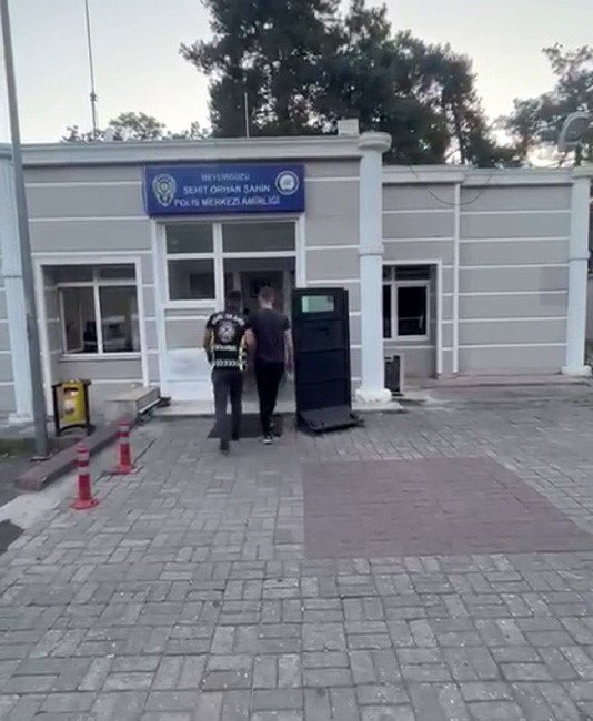 Beylikdüzü’nde trafiği tehlikeye atarak seyreden sürücüye ceza yağdı