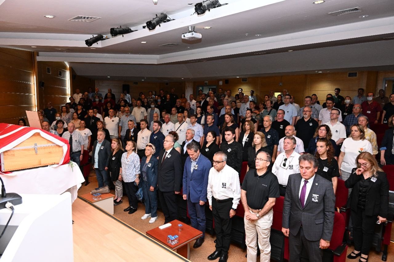 Kocaeli Üniversitesi’nden kurucu rektörüne son görev