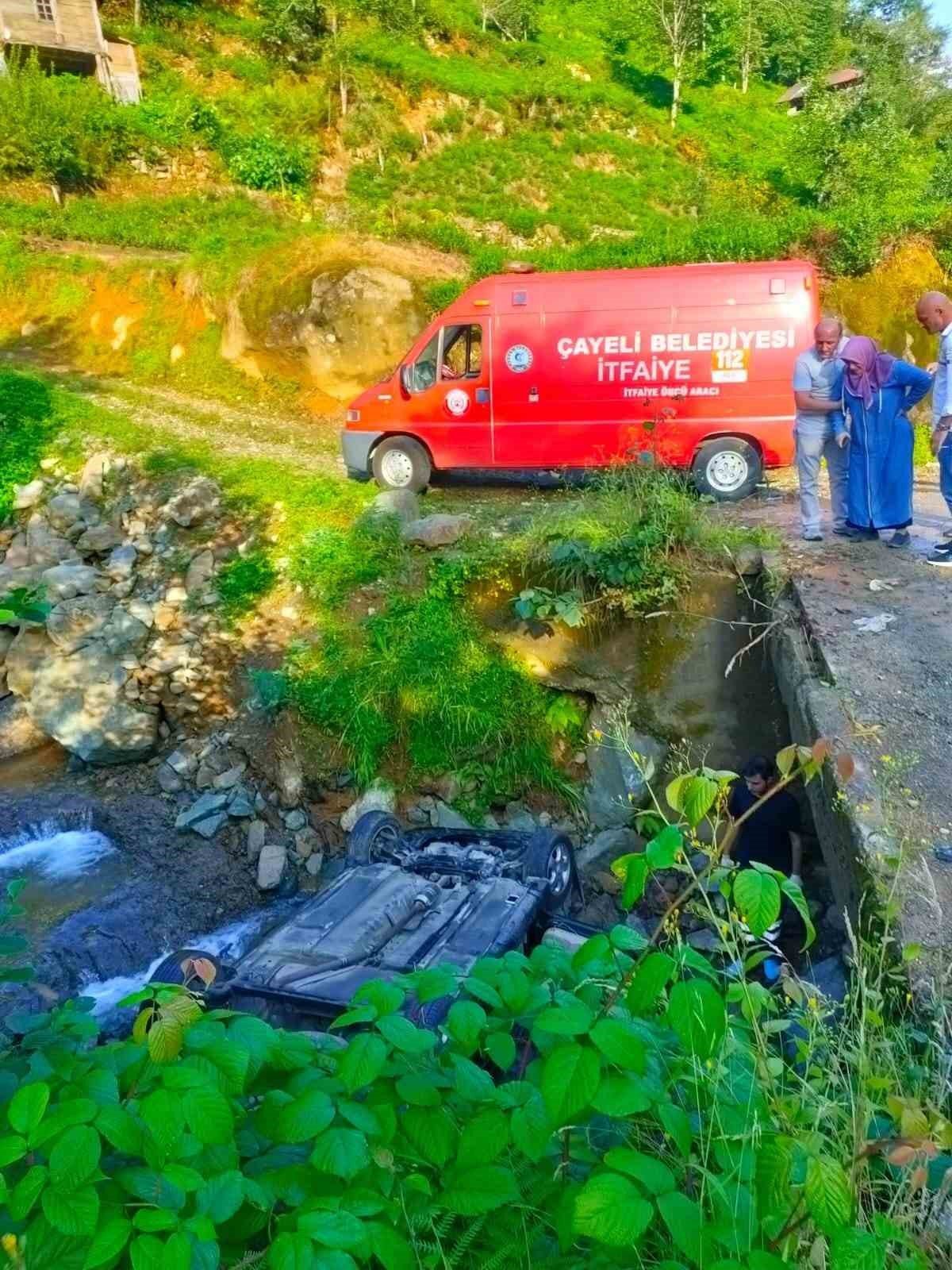Rize’de köprüden düşen otomobildeki 1 kişi öldü, 1 kişi de yaralandı