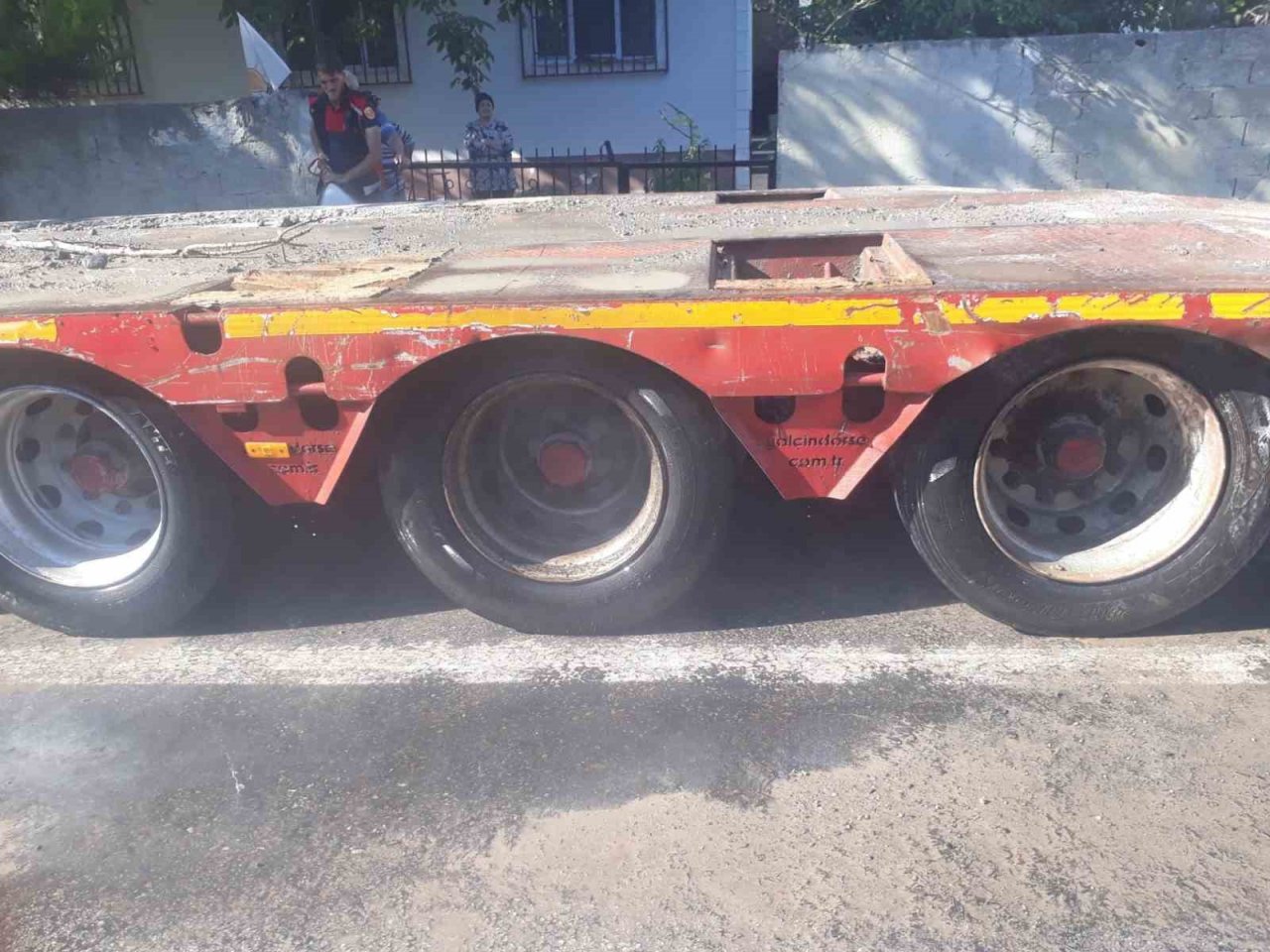 Seyir halindeki tır alev aldı