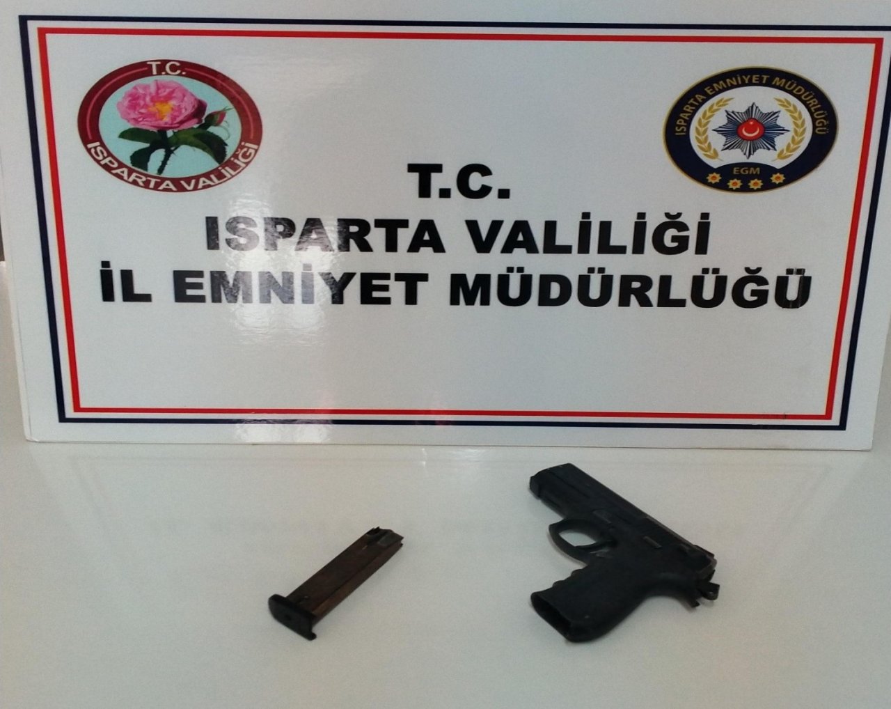 Kendisini polis olarak tanıtıp vatandaşın 400 bin lirasını dolandırdı, yakalandı