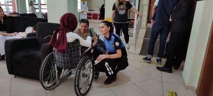 Isparta’da toplum destekli polisler vatandaşı bilgilendirdi