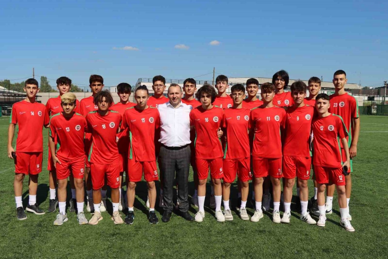 Yalova Belediyesi’nden Yalovaspor’a malzeme desteği