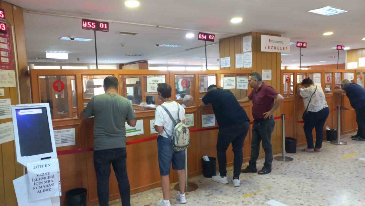 Vergi daireleri ve bankalarda yapılandırma yoğunluğu