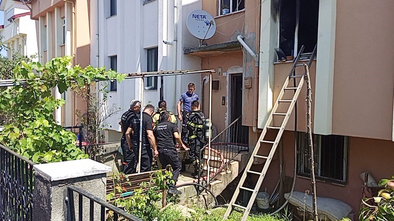 Çıkan yangında ev kullanılmaz hale geldi