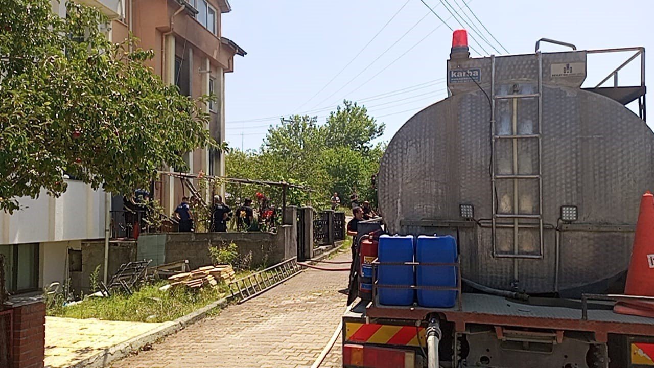 Çıkan yangında ev kullanılmaz hale geldi