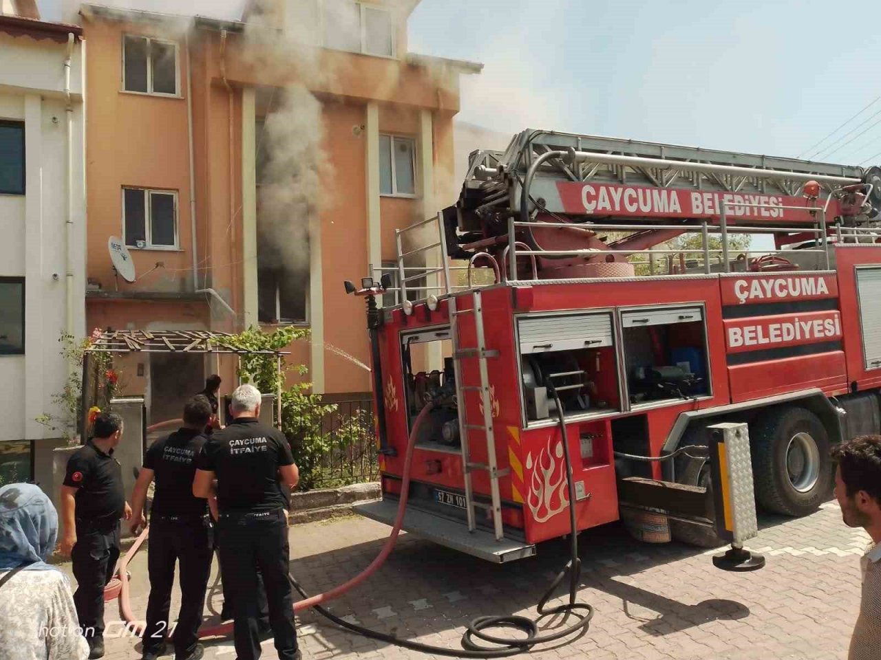 Çıkan yangında ev kullanılmaz hale geldi