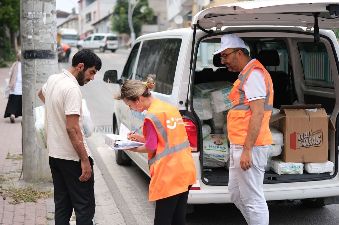 1 Tebessüm 1 Hayat Derneği, Kocaeli’deki ihtiyaç sahiplerini yalnız bırakmadı